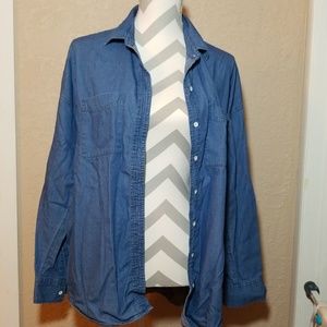 😁Old Navy Denim Boyfriend Button Up😁